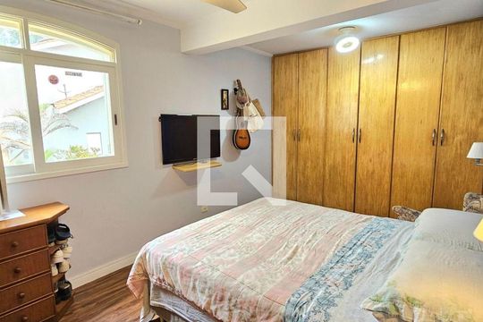 Casa à venda com 4 quartos, 218m² em Jardim Ampliacao, São Paulo