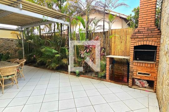 Casa à venda com 4 quartos, 218m² em Jardim Ampliacao, São Paulo