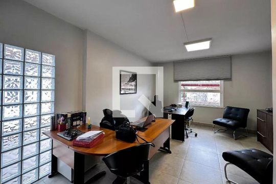 Casa à venda com 4 quartos, 250m² em Campo Belo, São Paulo