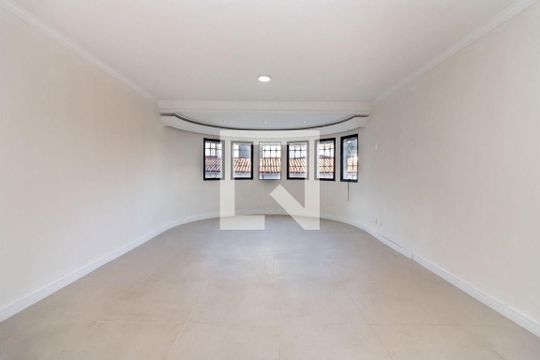 Casa à venda com 4 quartos, 719m² em Sé, São Paulo