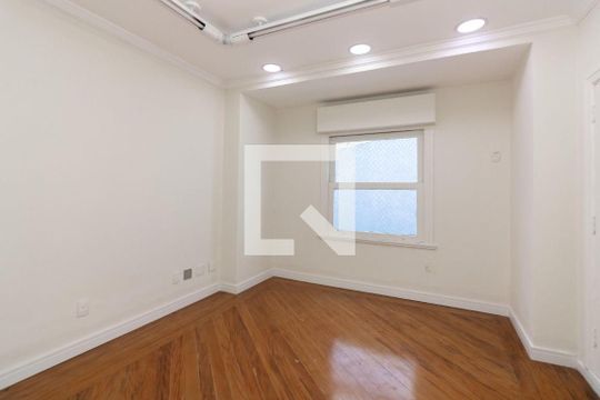 Casa à venda com 4 quartos, 719m² em Sé, São Paulo