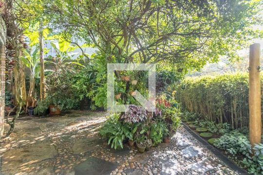 Casa à venda com 4 quartos, 390m² em Morumbi, São Paulo