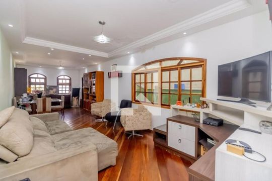 Casa à venda com 4 quartos, 385m² em Vila Canero, São Paulo