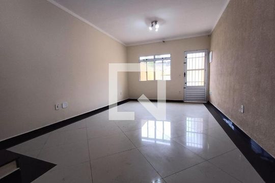 Casa à venda com 3 quartos, 134m² em Vila Carrão, São Paulo
