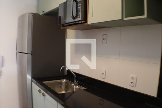 Cozinha de apartamento para alugar com 1 quarto, 41m² em Empresarial 18 do Forte, Barueri