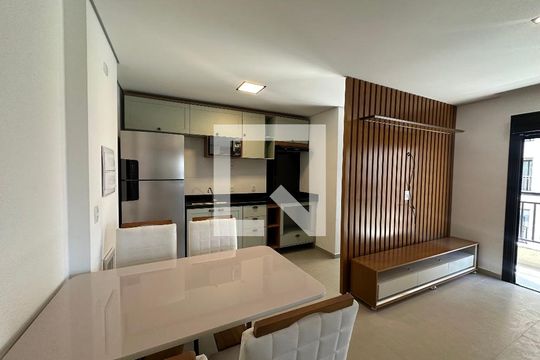 Sala de apartamento à venda com 1 quarto, 41m² em Empresarial 18 do Forte, Barueri