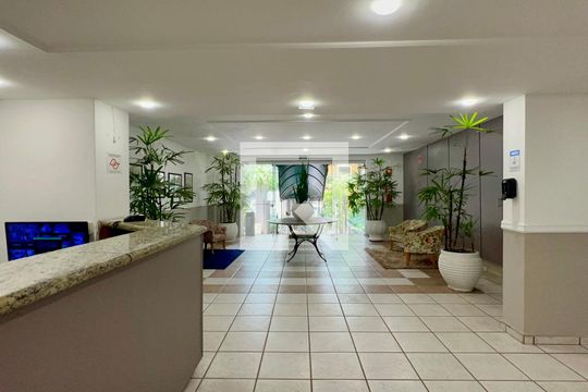 Hall de entrada de apartamento para alugar com 2 quartos, 130m² em Pinheiros, São Paulo