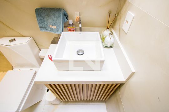 Banheiro social 2 de apartamento à venda com 3 quartos, 103m² em Casa Branca, Santo André