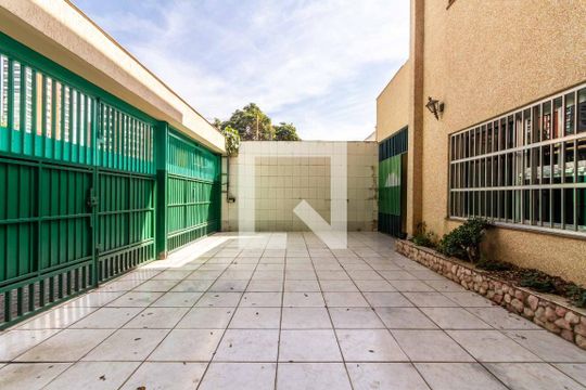 Garagem de casa à venda com 4 quartos, 300m² em Campo Belo, São Paulo