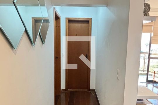 Corredor de apartamento à venda com 3 quartos, 100m² em Vila Valparaíso, Santo André