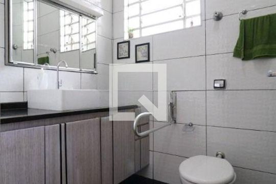 Casa à venda com 3 quartos, 223m² em Vila Metalúrgica, Santo André