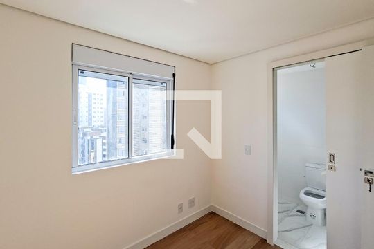 Suíte de apartamento para alugar com 2 quartos, 108m² em Santa Efigênia, Belo Horizonte