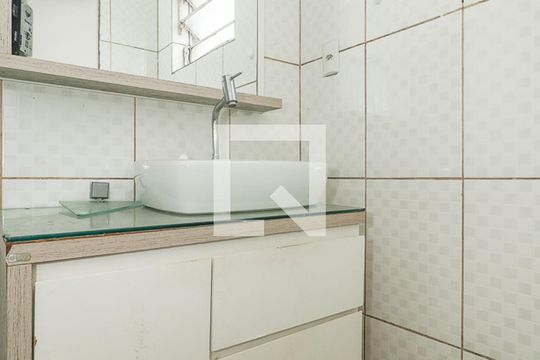 Banheiro de apartamento à venda com 1 quarto, 50m² em Jardim Vila Leopoldina, Porto Alegre