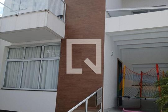 ENTRADA de casa à venda com 3 quartos, 398m² em Vila Bertioga, São Paulo