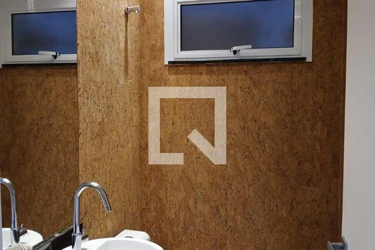 BANHEIRO de casa à venda com 3 quartos, 398m² em Vila Bertioga, São Paulo