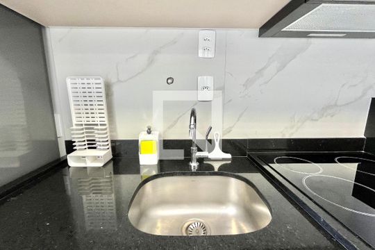 Cozinha de apartamento para alugar com 1 quarto, 28m² em Mirandópolis, São Paulo