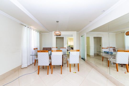 Sala 2 de casa à venda com 4 quartos, 343m² em Cabral, Contagem