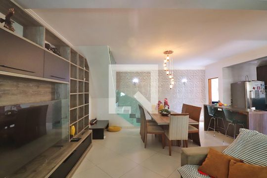 Sala de casa à venda com 2 quartos, 220m² em Bairro dos Casa, São Bernardo do Campo