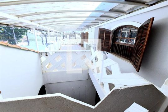 Casa à venda com 4 quartos, 221m² em Vila Lucinda, Santo André