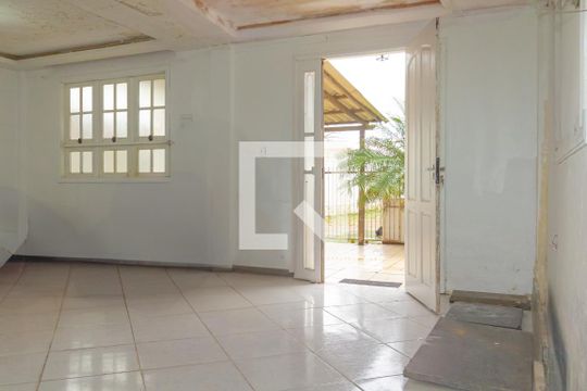 Sala de casa de condomínio para alugar com 3 quartos, 70m² em Rio Branco, Canoas