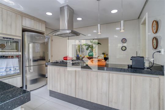 Casa à venda com 3 quartos, 370m² em Santo Amaro, São Paulo