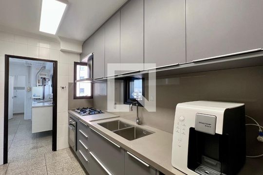 Cozinha de apartamento para alugar com 4 quartos, 214m² em Paraíso, São Paulo