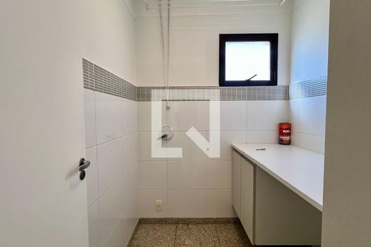 Área de Serviço de apartamento para alugar com 4 quartos, 214m² em Paraíso, São Paulo