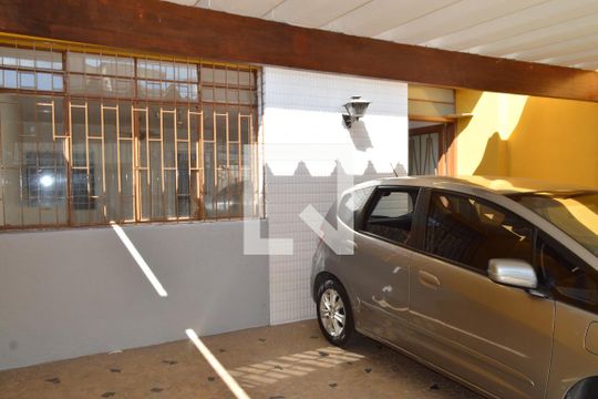 Garagem de casa à venda com 3 quartos, 111m² em Ipiranga, São Paulo