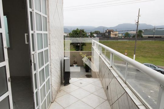 Corredor de casa para alugar com 3 quartos, 450m² em Cidade Ocian, Praia Grande