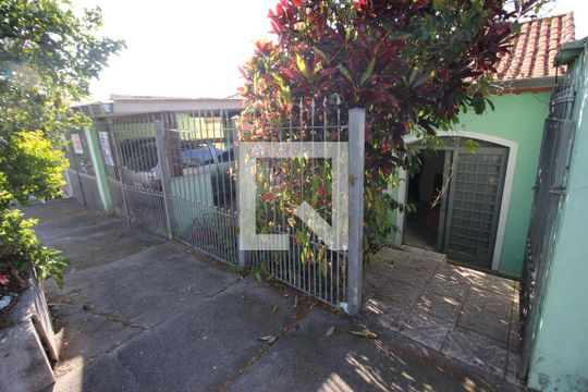 Fachada de casa à venda com 2 quartos, 120m² em Cipava, Osasco