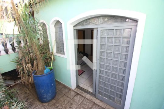 Garagem de casa à venda com 2 quartos, 120m² em Cipava, Osasco