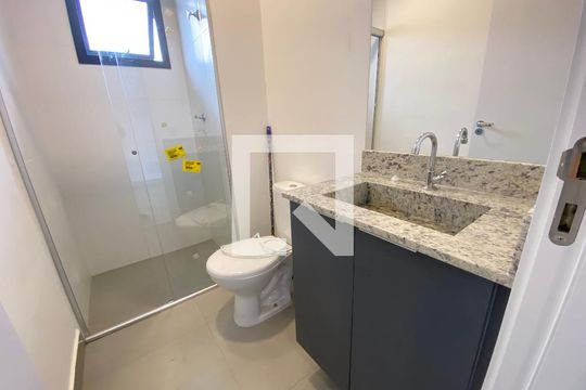 Banheiro de kitnet/studio para alugar com 1 quarto, 33m² em Mooca, São Paulo