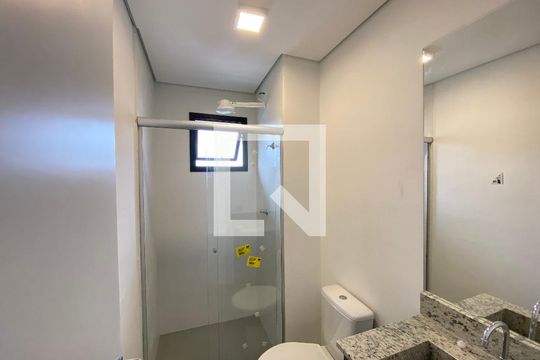 Banheiro de kitnet/studio para alugar com 1 quarto, 33m² em Mooca, São Paulo