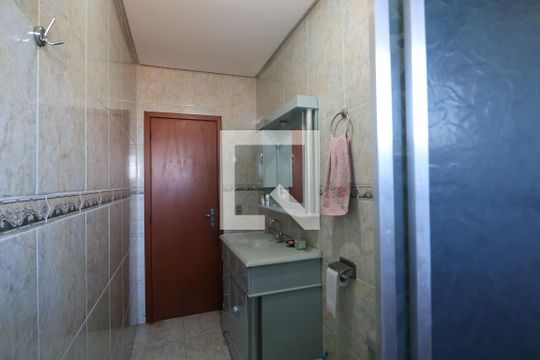 Banheiro de casa à venda com 3 quartos, 248m² em Mathias Velho, Canoas