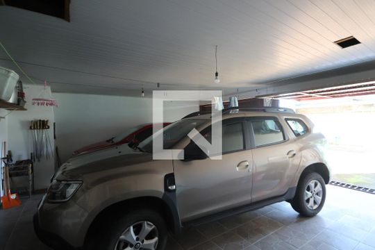 Garagem de casa à venda com 3 quartos, 248m² em Mathias Velho, Canoas