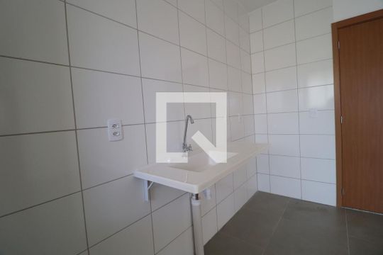 Cozinha de apartamento para alugar com 2 quartos, 45m² em Gávea, Uberlândia