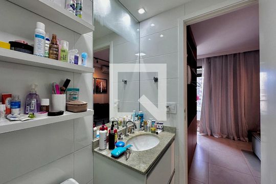 Banheiro de apartamento para alugar com 1 quarto, 36m² em Campo Belo, São Paulo