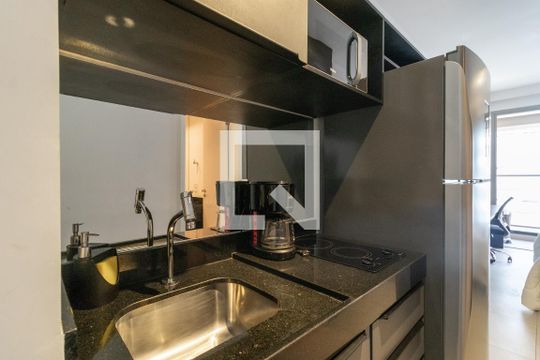 Cozinha de kitnet/studio à venda com 1 quarto, 24m² em Pompeia, São Paulo