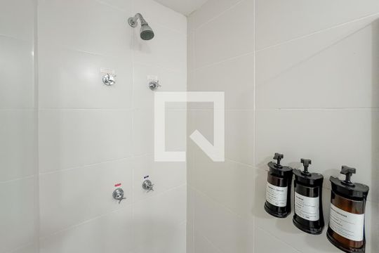 Banheiro de kitnet/studio à venda com 1 quarto, 26m² em Vila Mariana, São Paulo