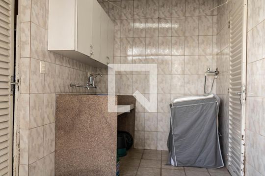 Área de Serviço de casa à venda com 4 quartos, 320m² em Nova Esperança, Belo Horizonte