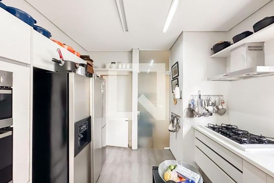 Apartamento à venda com 3 quartos, 213m² em Vila Suzana, São Paulo