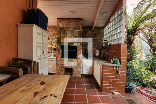 Casa à venda com 3 quartos, 270m² em Jardim Santa Helena, São Paulo