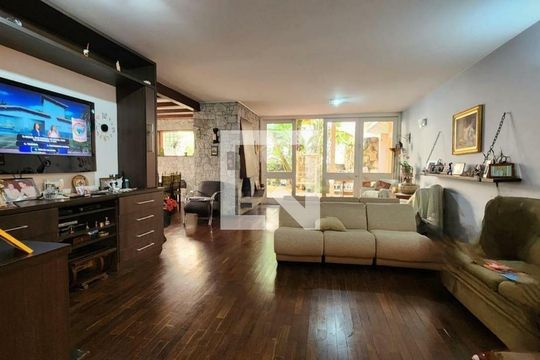 Casa à venda com 3 quartos, 270m² em Jardim Santa Helena, São Paulo