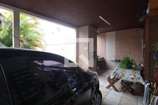 Garagem de casa à venda com 3 quartos, 200m² em Harmonia, Canoas