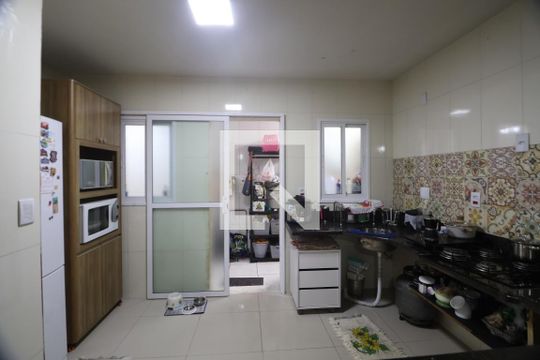 Cozinha de casa à venda com 3 quartos, 200m² em Harmonia, Canoas