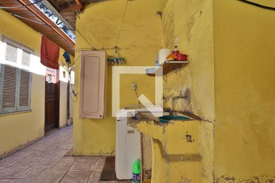 Lavanderia de casa à venda com 4 quartos, 186m² em Vila Bertioga, São Paulo