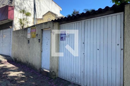 Fachada de casa à venda com 4 quartos, 186m² em Vila Bertioga, São Paulo