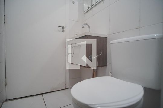 Banheiro de apartamento à venda com 2 quartos, 43m² em Santos Dumont, São Leopoldo