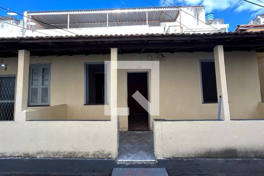 Fachada de casa para alugar com 1 quarto, 50m² em Osvaldo Cruz, Rio de Janeiro
