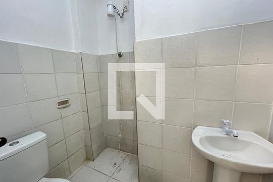 Banheiro de casa para alugar com 1 quarto, 50m² em Osvaldo Cruz, Rio de Janeiro